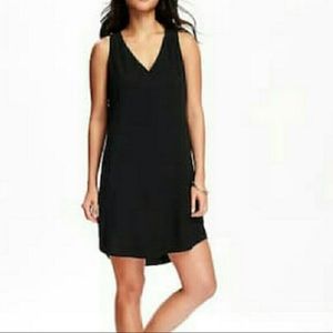 Black shift dress v neck